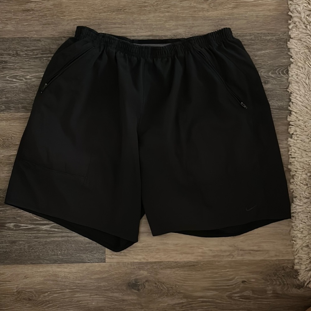 MENS NIKE SHORT 7”
